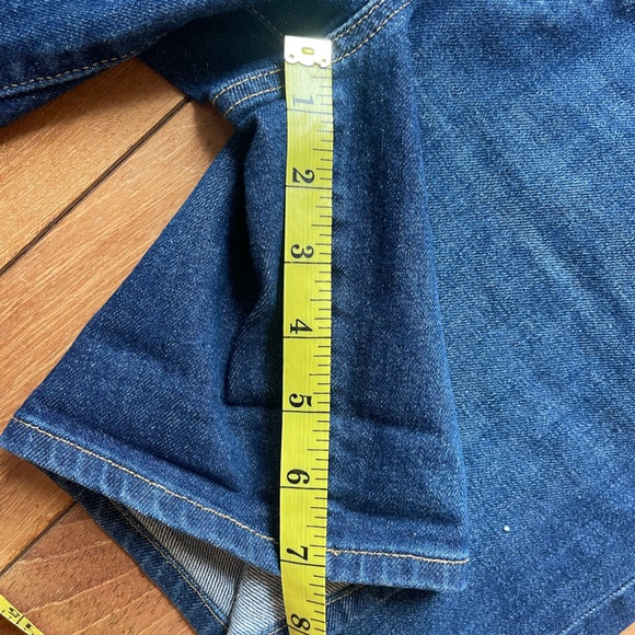 Woman’s Gap 8/29 Denim Short - Picture 6 of 7